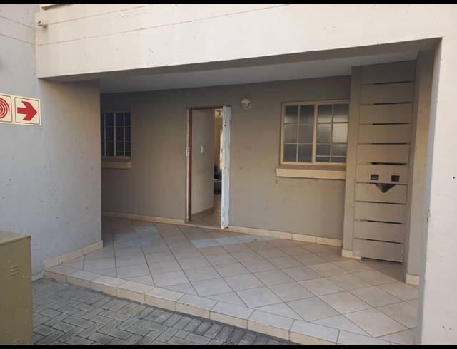 1 BEDROOM APARTMENT FOR SALE IN WATERVAL EAST